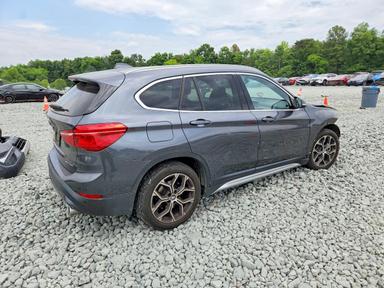 Vue de 2022 BMW X1 XDRIVE28I, angle 3