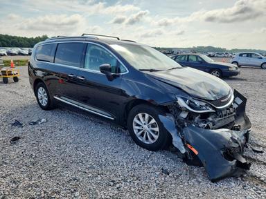 Vista de 2018 CHRYSLER PACIFICA TOURING L PLUS, ángulo 4