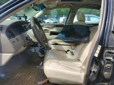 Vista de 2003 LINCOLN TOWN CAR EXECUTIVE, ángulo 7