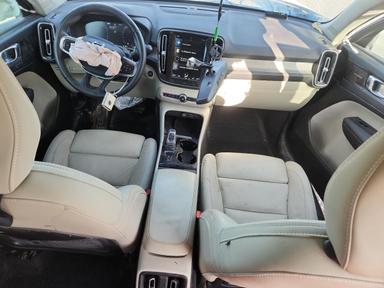 Вид 2021 VOLVO XC40 T5 INSCRIPTION, угол 8