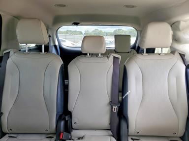 Vista de 2025 KIA CARNIVAL EX, ángulo 10