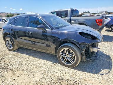 Vedere 2015 PORSCHE MACAN S, unghi 4