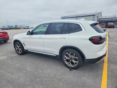 منظر 2022 BMW X3 XDRIVE30I، زاوية 2