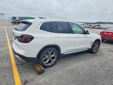 منظر 2022 BMW X3 XDRIVE30I، زاوية 3