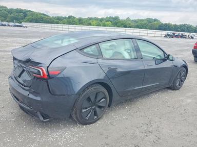 Vista de 2026 TESLA MODEL 3, ángulo 3