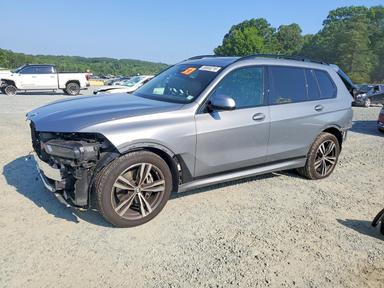 Vista de 2025 BMW X7 XDRIVE40I, ángulo 1