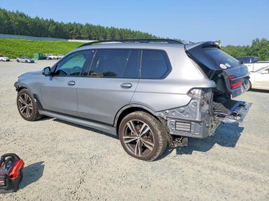 Vista de 2025 BMW X7 XDRIVE40I, ángulo 2