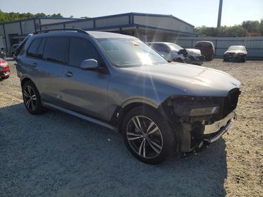 Vista de 2025 BMW X7 XDRIVE40I, ángulo 4