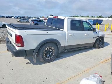 Вид 2015 RAM 1500 REBEL, угол 3