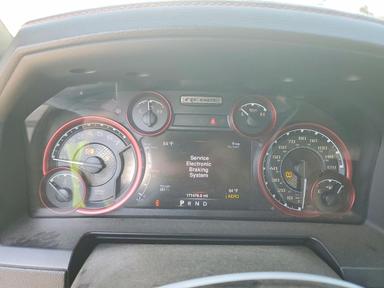 Вид 2015 RAM 1500 REBEL, угол 9