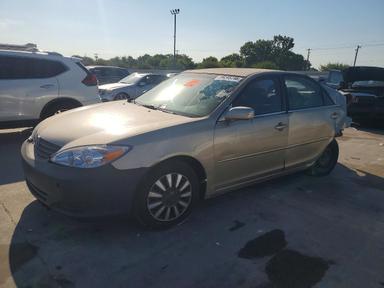 Vista de 2002 TOYOTA CAMRY LE, ángulo 1