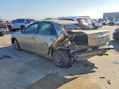 Vista de 2002 TOYOTA CAMRY LE, ángulo 2