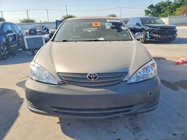 Vista de 2002 TOYOTA CAMRY LE, ángulo 5