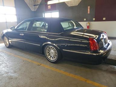 منظر 1999 LINCOLN TOWN CAR SIGNATURE، زاوية 2