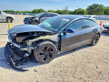 Vue de 2025 TESLA MODEL 3, angle 1