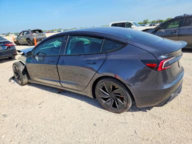 Vue de 2025 TESLA MODEL 3, angle 2