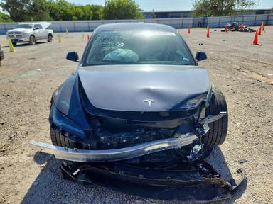 Vue de 2025 TESLA MODEL 3, angle 5