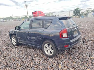 منظر 2016 JEEP COMPASS SPORT، زاوية 2