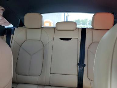 2024 PORSCHE MACAN BASE view, angle 10