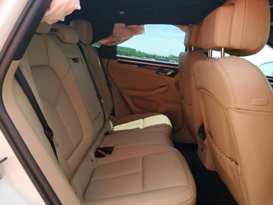 2024 PORSCHE MACAN BASE view, angle 11