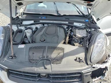 2024 PORSCHE MACAN BASE view, angle 12