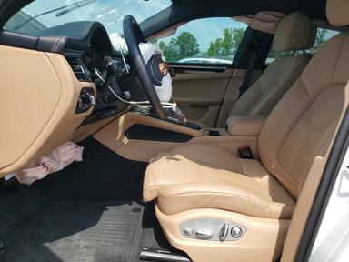 2024 PORSCHE MACAN BASE view, angle 7