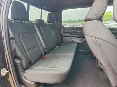 Vista de 2025 RAM 1500 TRADESMAN, ángulo 10