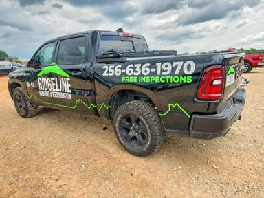 Vista de 2025 RAM 1500 TRADESMAN, ángulo 2