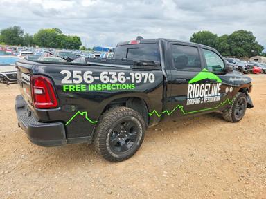Vista de 2025 RAM 1500 TRADESMAN, ángulo 3