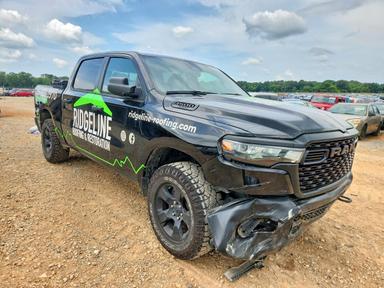 Vista de 2025 RAM 1500 TRADESMAN, ángulo 4