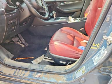 Вид 2024 MAZDA 3 PREFERRED, угол 12
