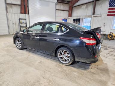 Vue de 2014 NISSAN SENTRA SR, angle 2