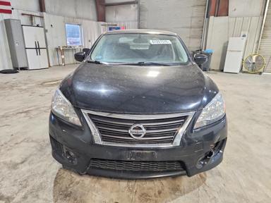 Vue de 2014 NISSAN SENTRA SR, angle 5