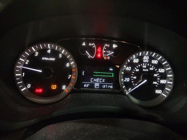 Vue de 2014 NISSAN SENTRA SR, angle 9