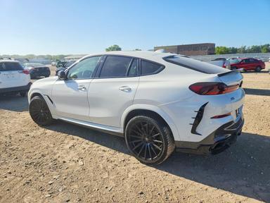 Vedere 2021 BMW X6 M50I, unghi 2