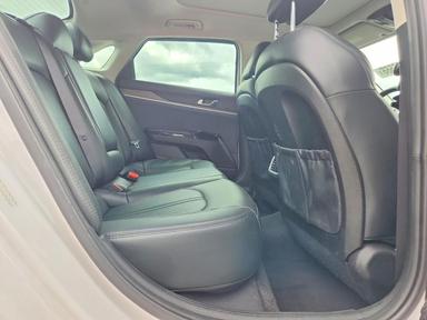 Vue de 2023 KIA K5 EX, angle 10