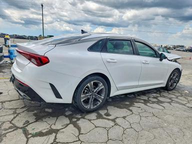 Vue de 2023 KIA K5 EX, angle 3