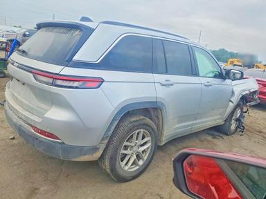 منظر 2025 JEEP GRAND CHEROKEE LAREDO، زاوية 3