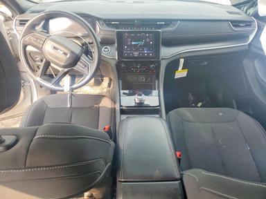 منظر 2025 JEEP GRAND CHEROKEE LAREDO، زاوية 8