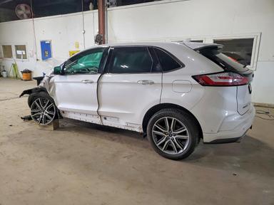 Vue de 2019 FORD EDGE TITANIUM, angle 2
