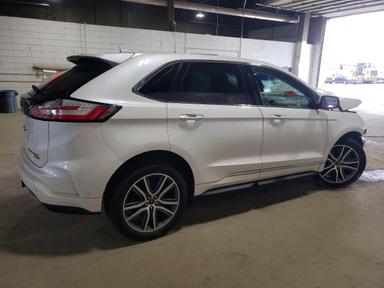 Vue de 2019 FORD EDGE TITANIUM, angle 3