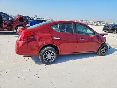 2019 NISSAN VERSA SV view, angle 3