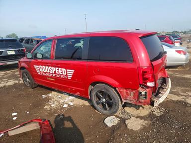 منظر 2015 DODGE GRAND CARAVAN SXT، زاوية 2