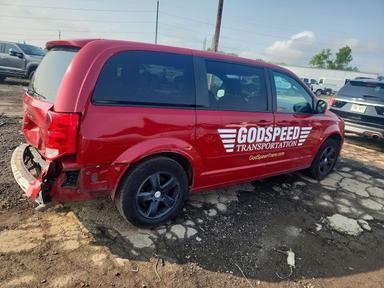 منظر 2015 DODGE GRAND CARAVAN SXT، زاوية 3