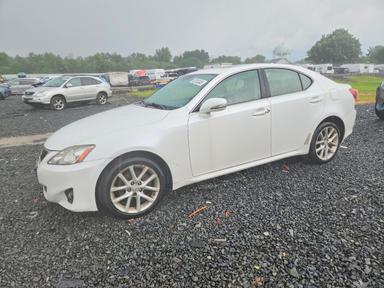 Vue de 2011 LEXUS IS 250, angle 1
