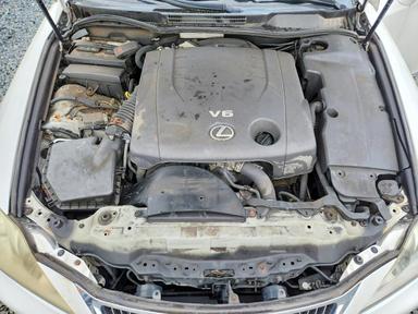 Vue de 2011 LEXUS IS 250, angle 11