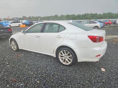 Vue de 2011 LEXUS IS 250, angle 2