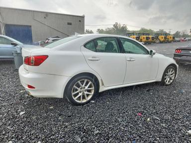 Vue de 2011 LEXUS IS 250, angle 3