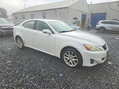 Vue de 2011 LEXUS IS 250, angle 4