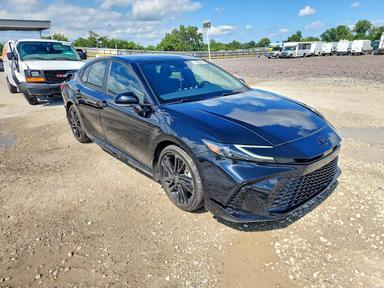 Вид 2025 TOYOTA CAMRY XSE, угол 4